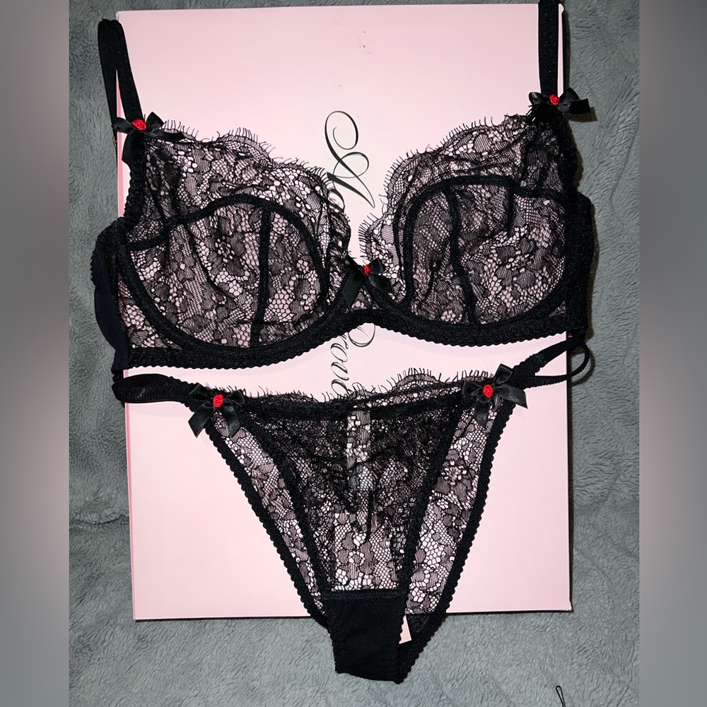 NEW 32F/4 Agent Provocateur Bra and Thong set